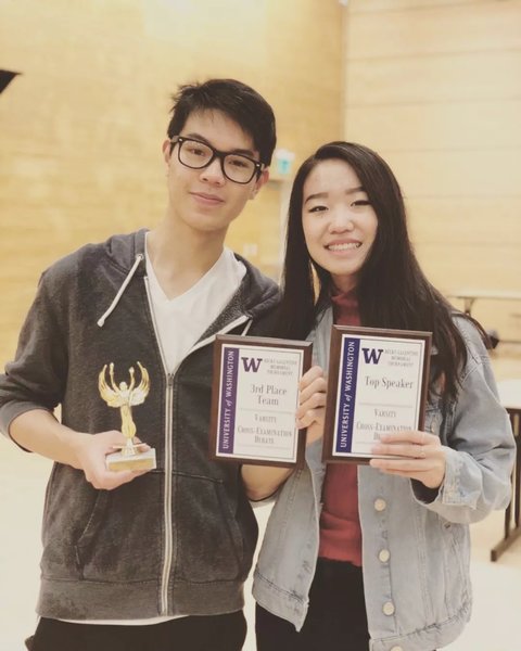 Chinese-American Girl Receives Offers from 10 Prestigious Colleges Chinese-American Girl Receives Offers from 10 Prestigious Colleges