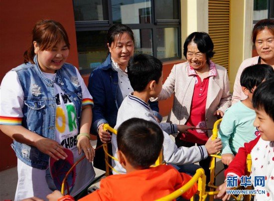 Compassionate Professor Helps Autistic Students in N China