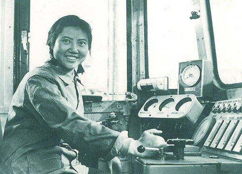 New China's First Female Train Driver