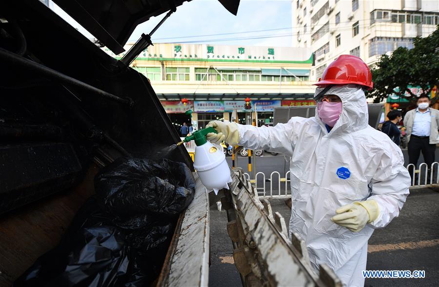 CHINA-HAINAN-SANITATION WORKER-CORONAVIRUS-PREVENTION MEASURES (CN)