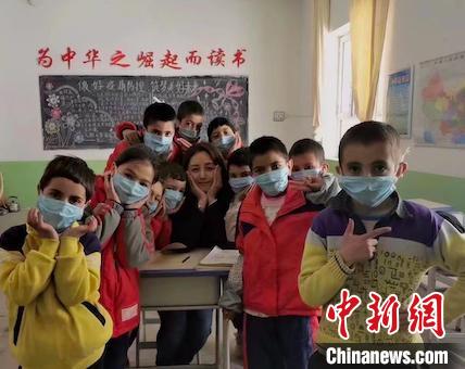 谭婉静与学生们合影。 受访者供图