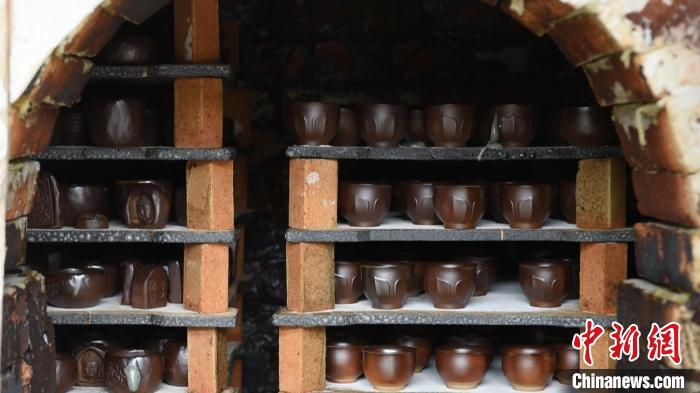 历经28小时的烧制，一批温泽光润、散发着古朴气息的陶制品诞生。 巨野县委宣传部供图