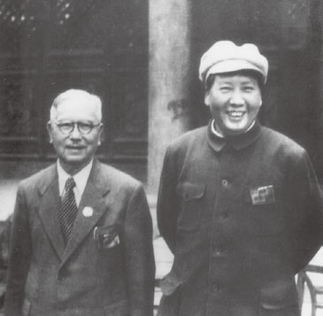 陈嘉庚与毛泽东在一起。