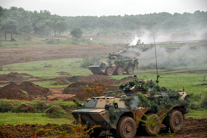 10a-红蓝双方利用激光交战系统进行实兵对抗5_meitu_10